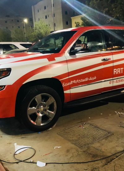 طباعة استيكر على سيارة الشركة